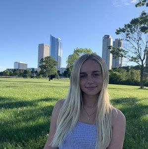 Meet your Posher, Claudia